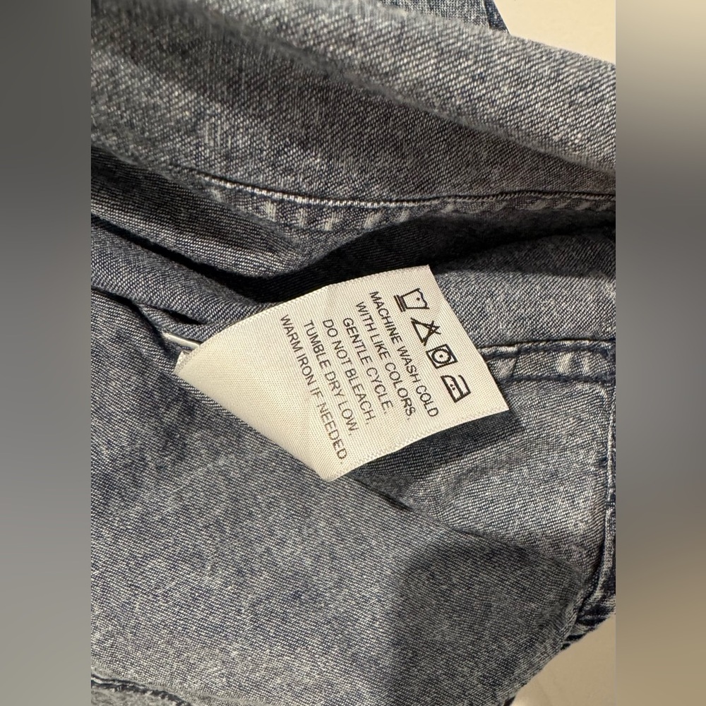 Levi’s Denim Button-Up Shirt - Picture 5 of 16